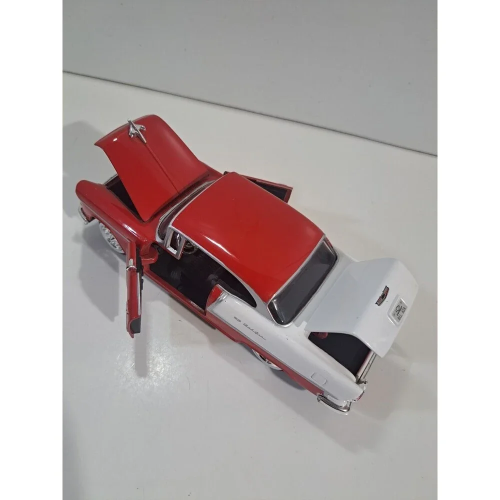 Motor Max 1:24 Die Cast 1955 Chevrolet Bel Air 2dr. Non Post